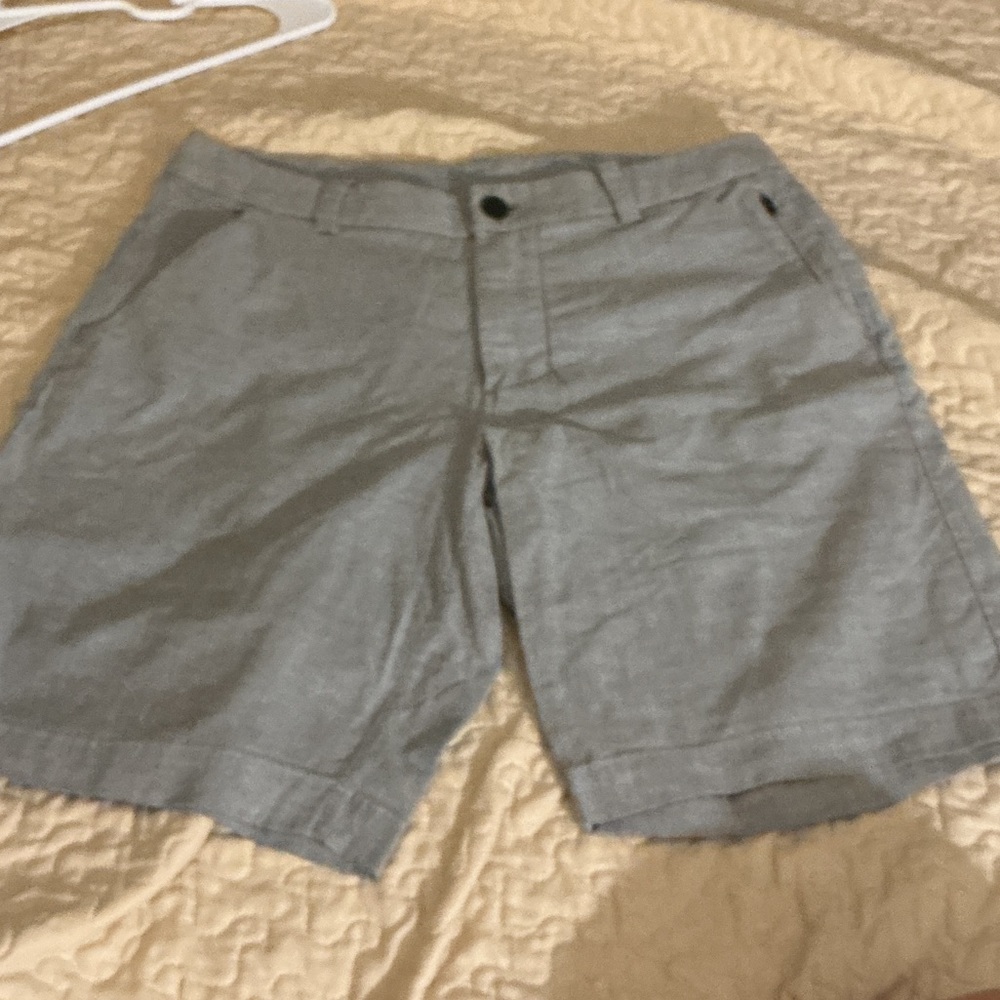 Lululemon Athletica Men's Light Gray Flat Front Shorts